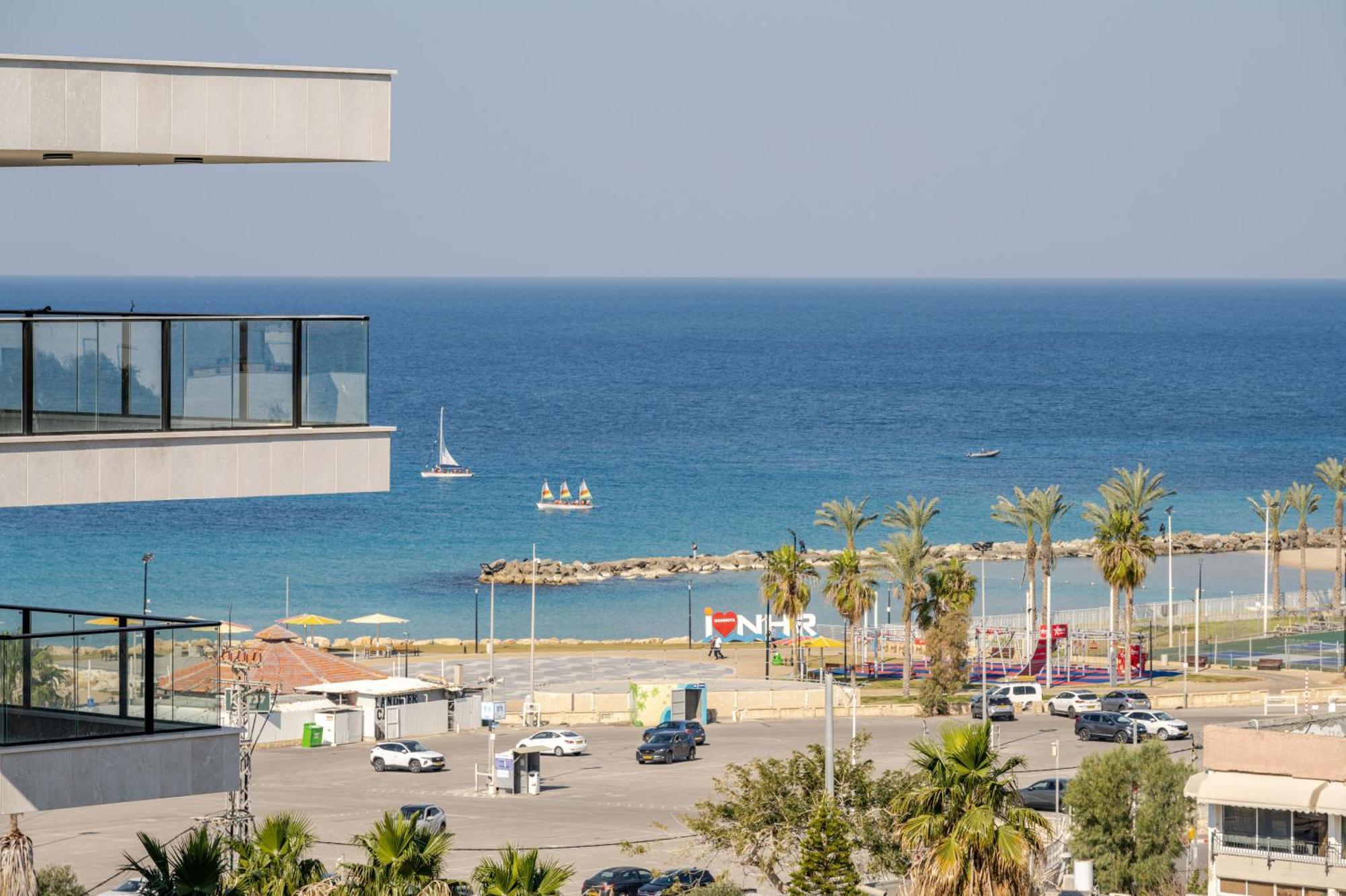 Balfour Sea View City Center Nahariya Bagian luar foto