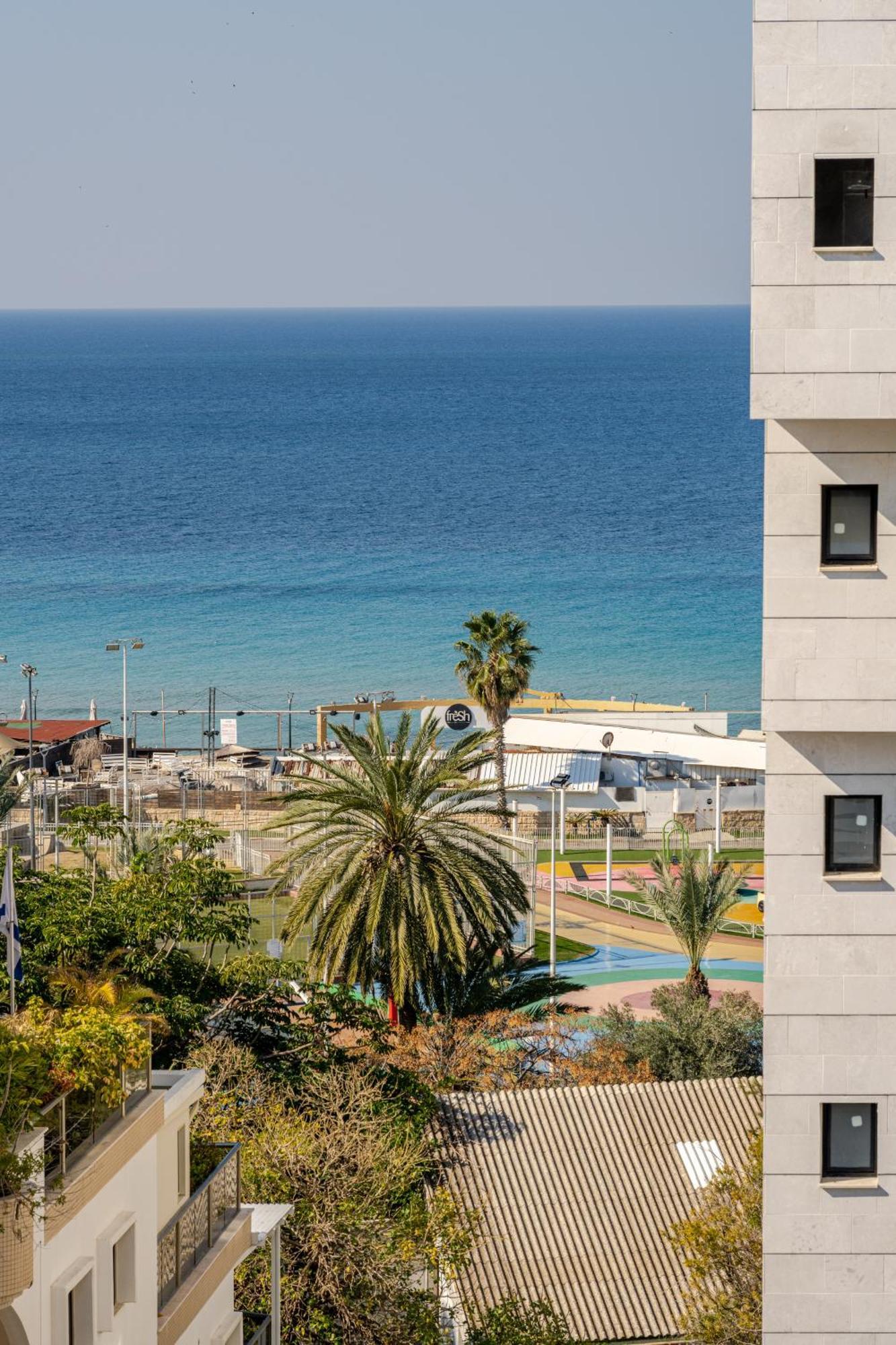 Balfour Sea View City Center Nahariya Bagian luar foto