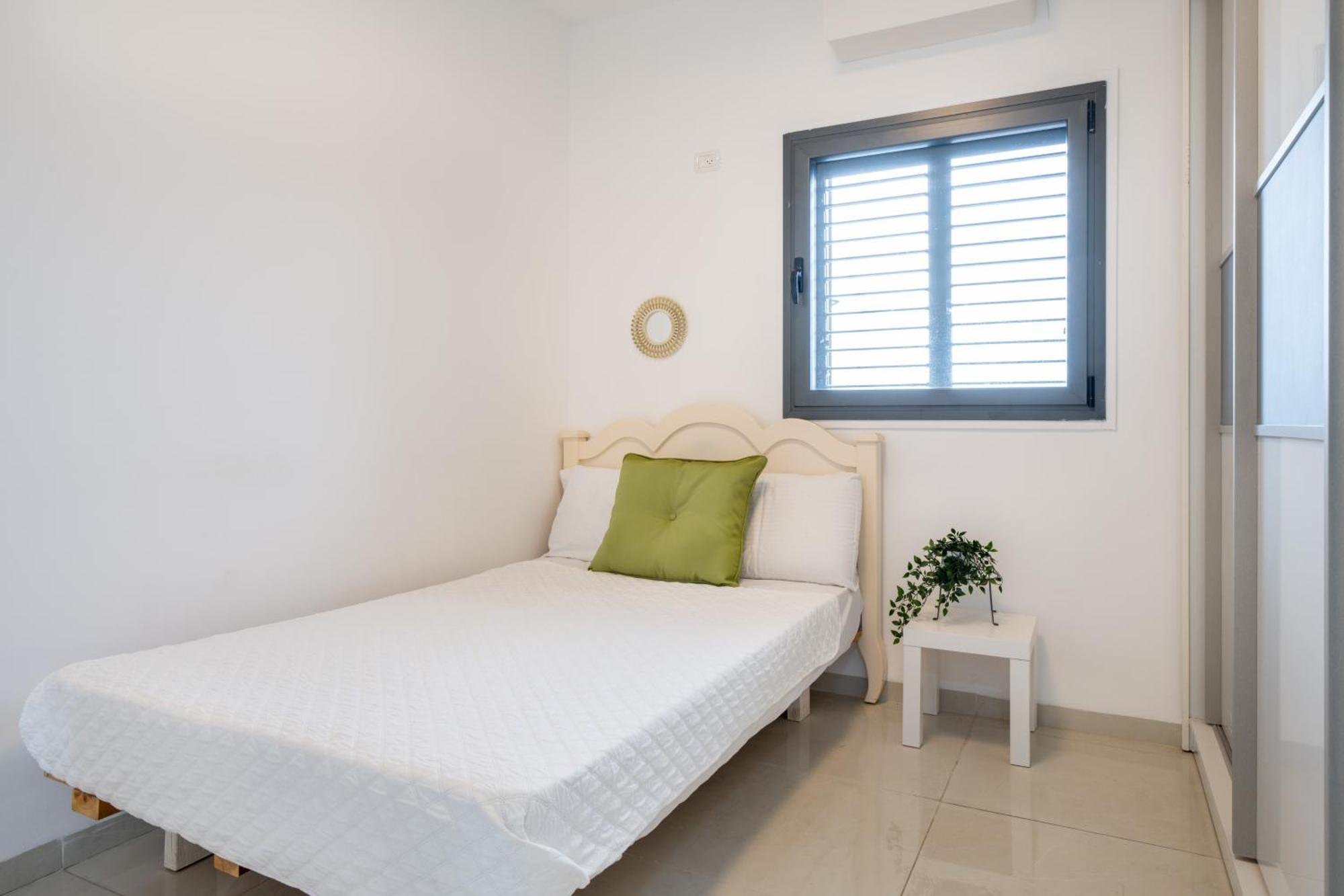 Balfour Sea View City Center Nahariya Bagian luar foto